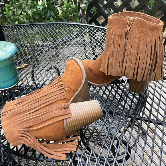 Earthy Fringy Brown Suede Boots! - Picture 11 of 16